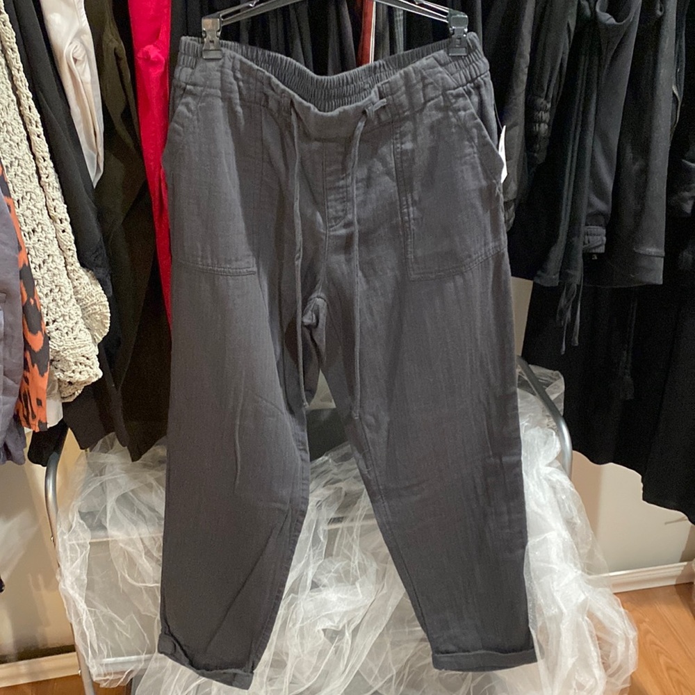 Old Navy pants never worn with tags size medium very comfortable